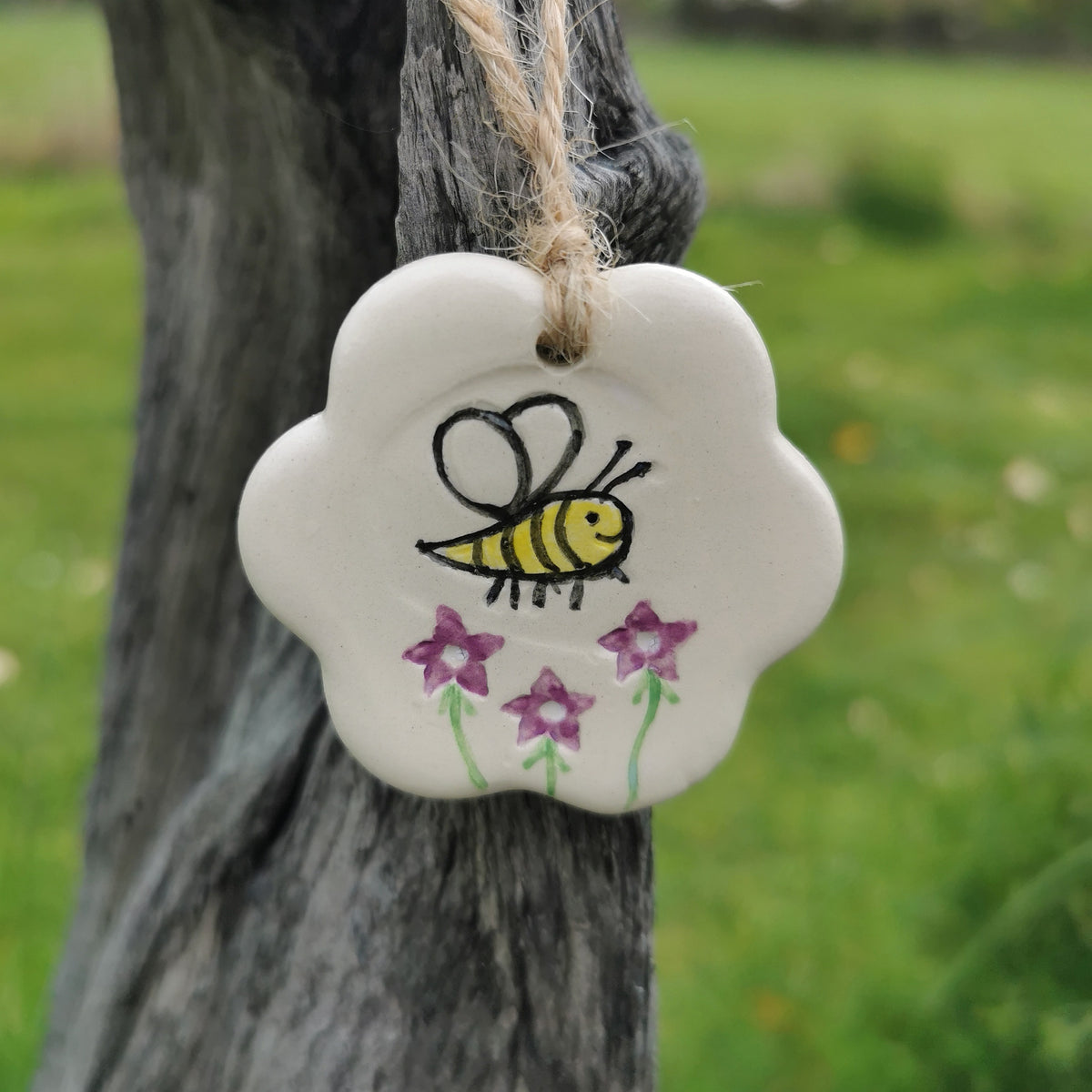 Bee hanging Decorations Grounded Pottery
